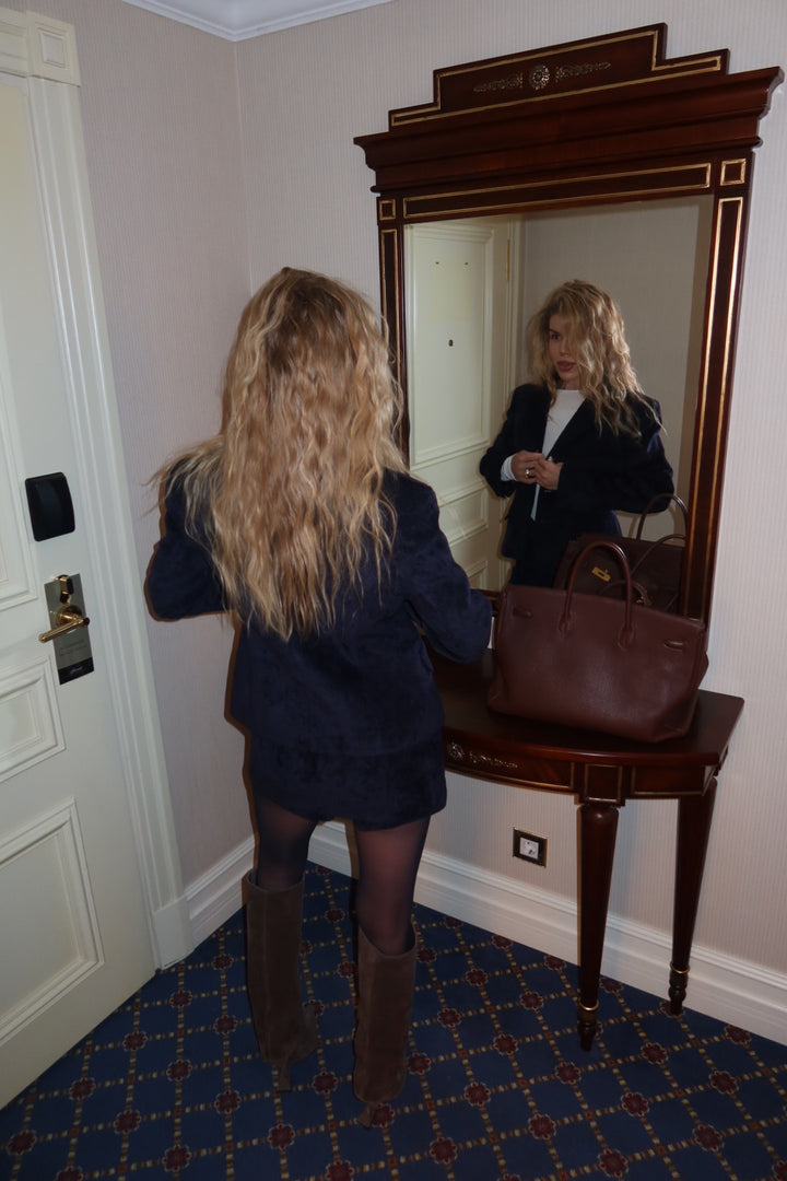  Velvet suit